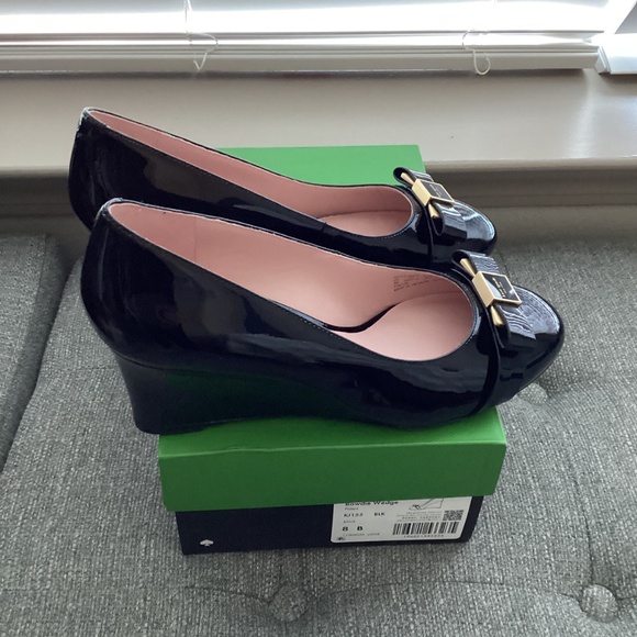 kate spade new york Women's Bowdie Wedge Pumps, size 8, $268 - Picture 5 of 12